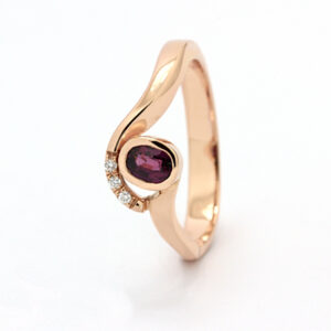 AMARIS zlat prstan z rubinom in diamanti